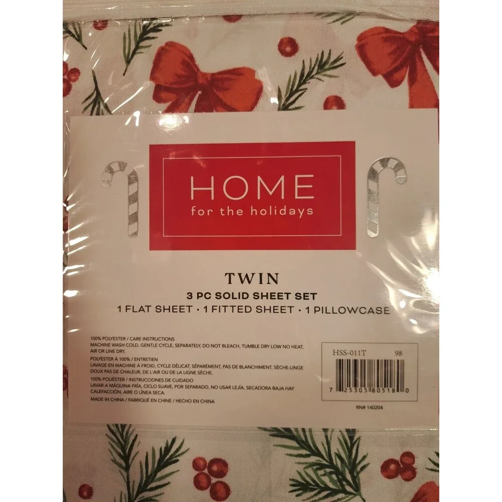 Home For The Holidays twin sheet set Red Bows, Holly Berries Brand new